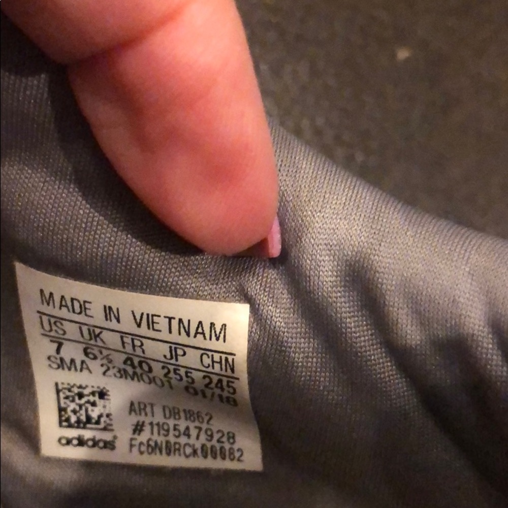 Adidas - Picture 2 of 4